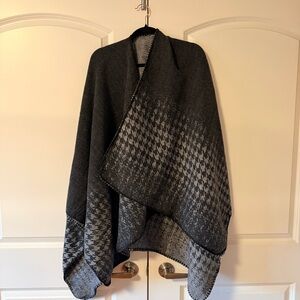 Gray Houndstooth Poncho - NWOT